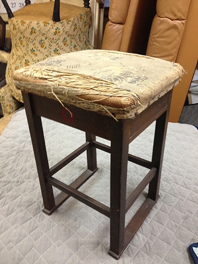 アンティークらしさを残しながら、今の技術で張り替える