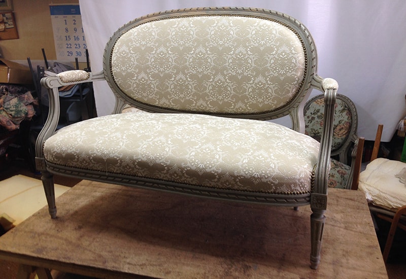 スプリングを釣直して固定する