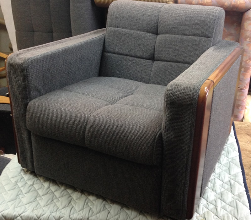 張り替え前のソファ