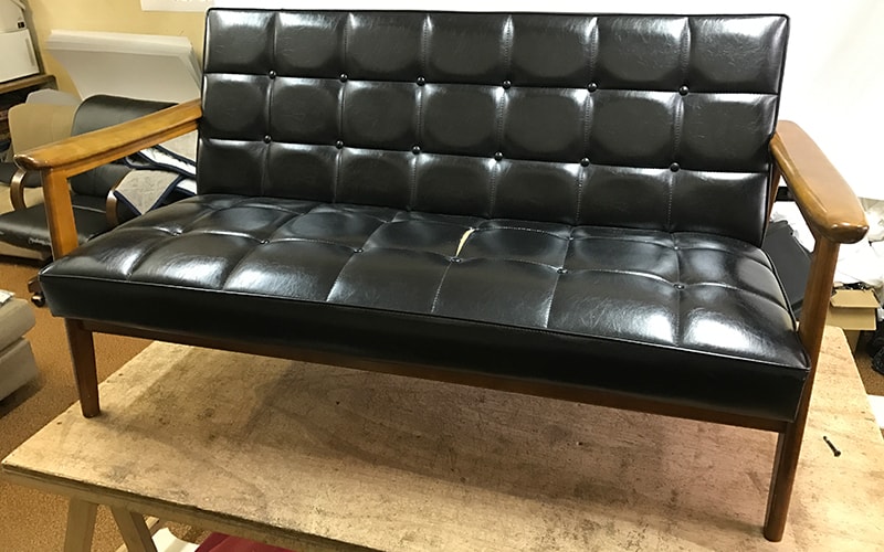 張り替え前のカリモク2Pソファ