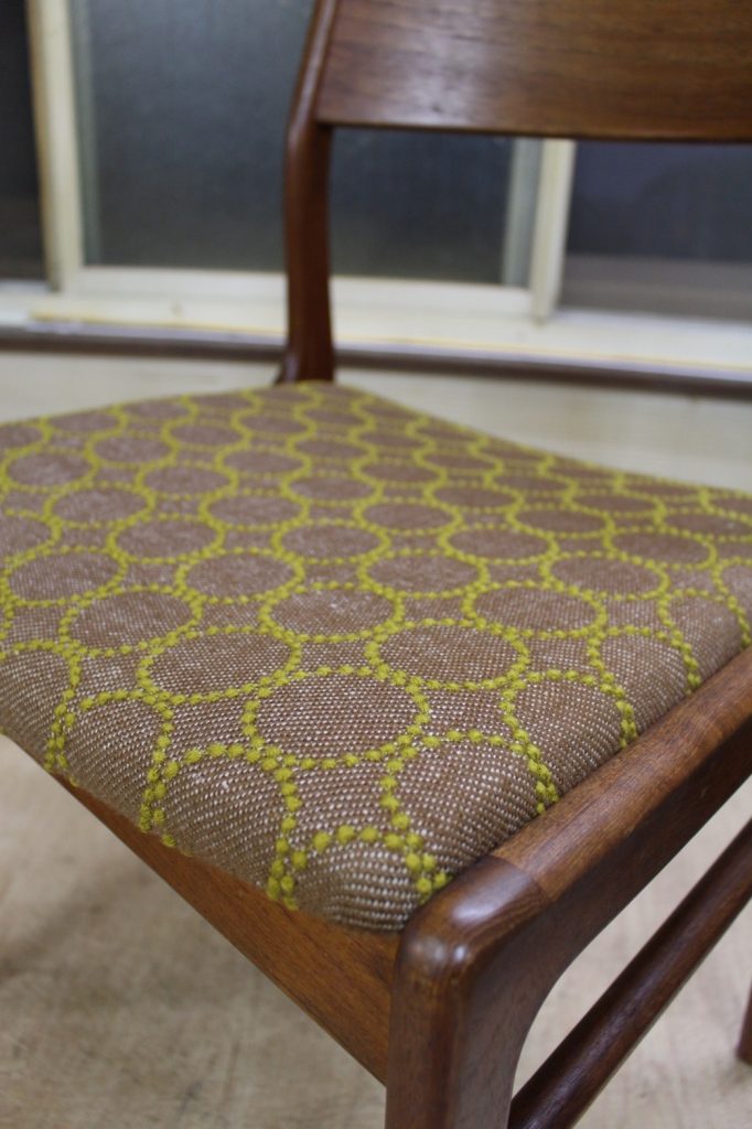 ミナペルホネンの生地を使った張り替え